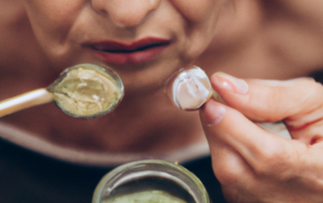 천연 원료와 우아한 노화의 만남: 안티에이징 뷰티와 시니어 뷰티