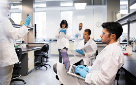 Podcast: Pesquisas universitárias: conheça a importância para o setor de cosméticos