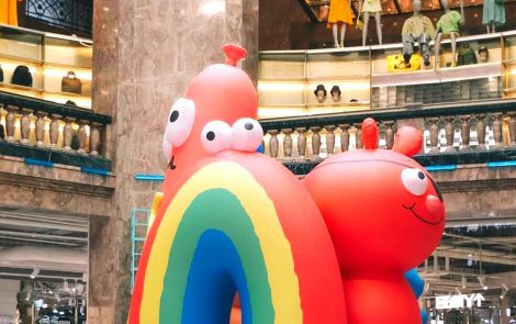 Playtime: tendência lúdica para pele, cabelo e maquiagem por um futuro positivo