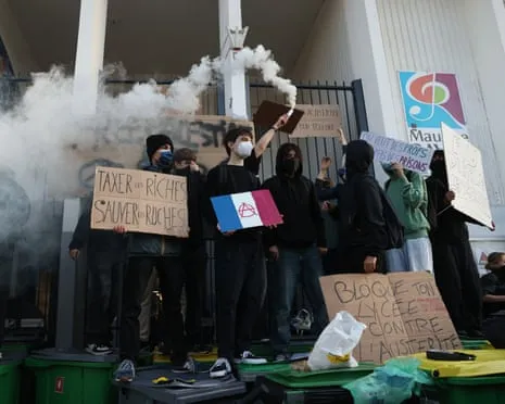 New French PM Faces Intense Pressure as Countrywide Protests Paralyze Schools and Transport